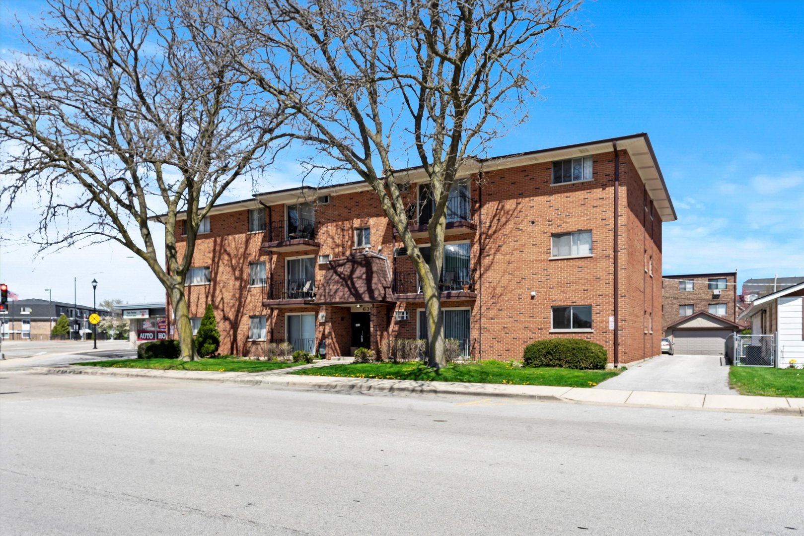6360 Washington Street Chicago Ridge, IL 60415 - Photo 2 of 28 a front view of a building with street