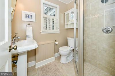 4402 19th Road North Arlington, VA 22207 - Photo 14 of 22 Bath