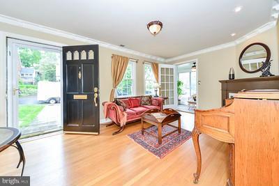 4402 19th Road North Arlington, VA 22207 - Photo 3 of 22 Living Room