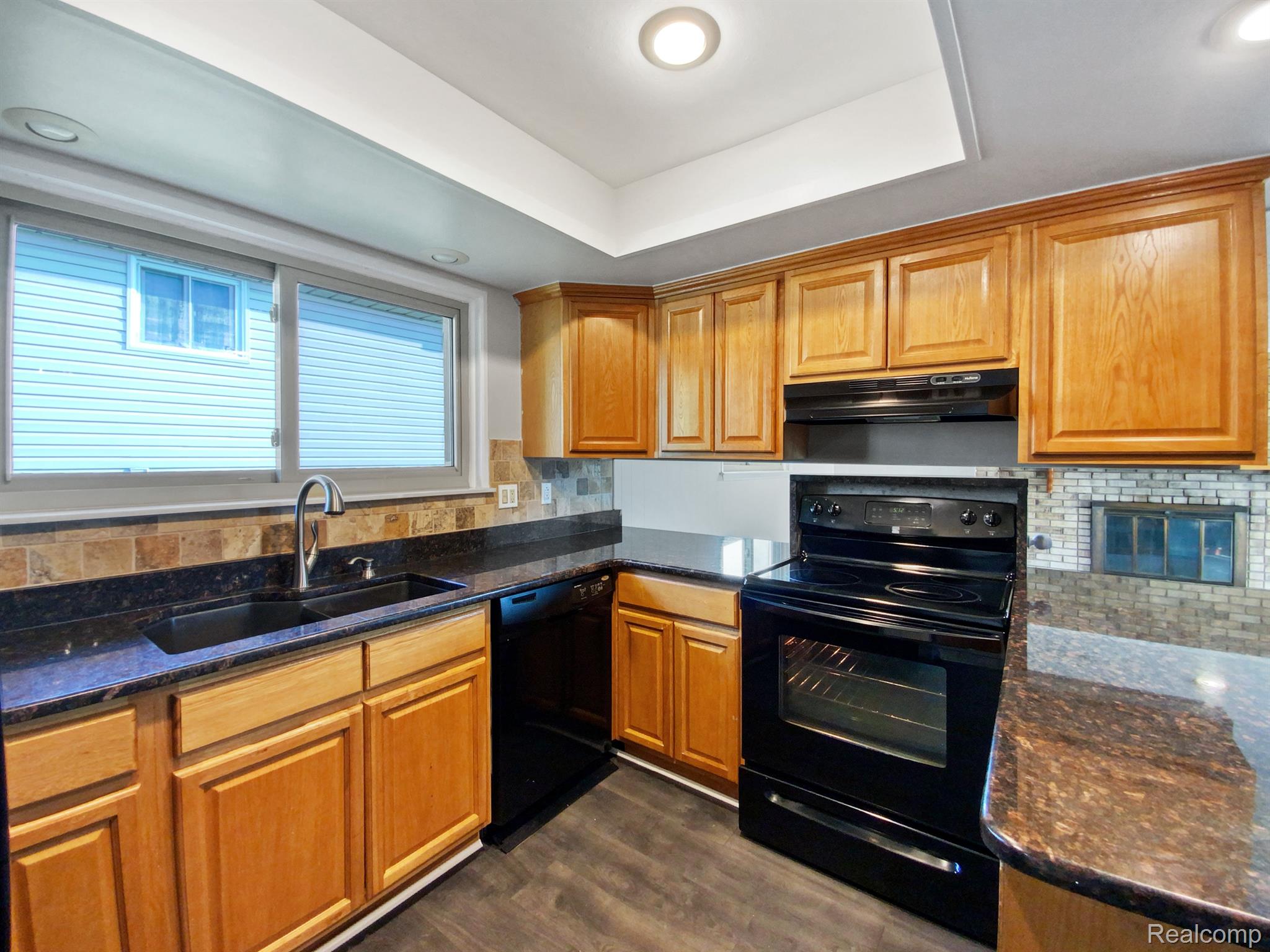 47485 Barbara Road Macomb, MI 48044 - Photo 9 of 23