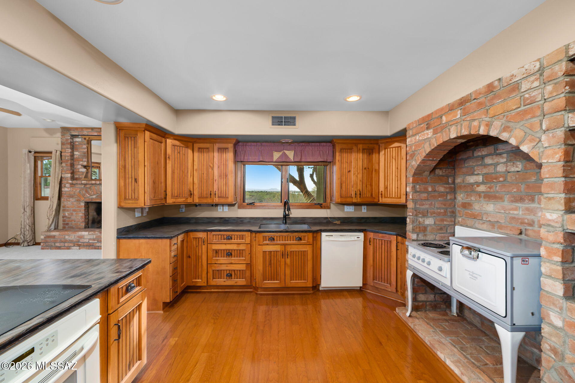 3380 South Hunters Run Tucson, AZ 85730 - Photo 15 of 47 Kitchen-D
