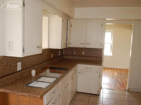 2715 Raskob Street Flint, MI 48504 - Photo 13 of 23 20355201-12.JPG