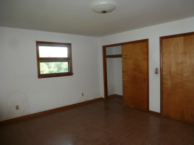 19659 West Manhattan Road Elwood, IL 60421 - Photo 16 of 25 an empty room with a window