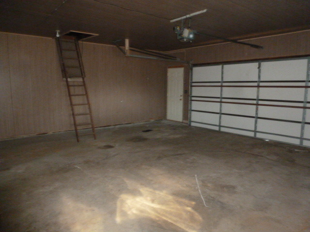 19659 West Manhattan Road Elwood, IL 60421 - Photo 19 of 25 a view of a garage
