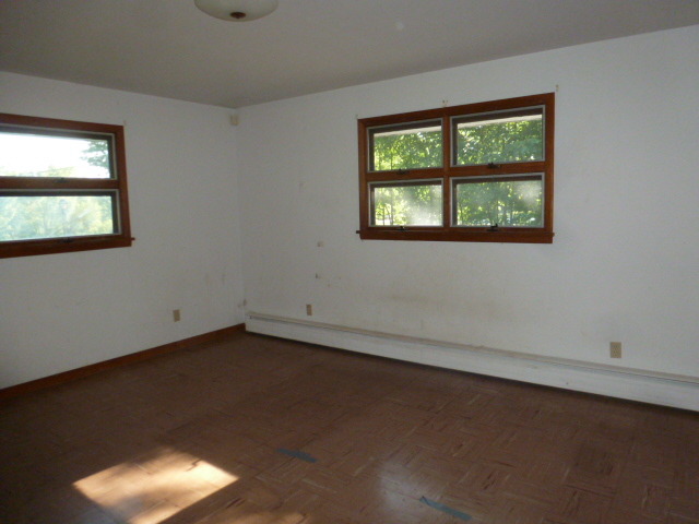 19659 West Manhattan Road Elwood, IL 60421 - Photo 6 of 25 an empty room with a window