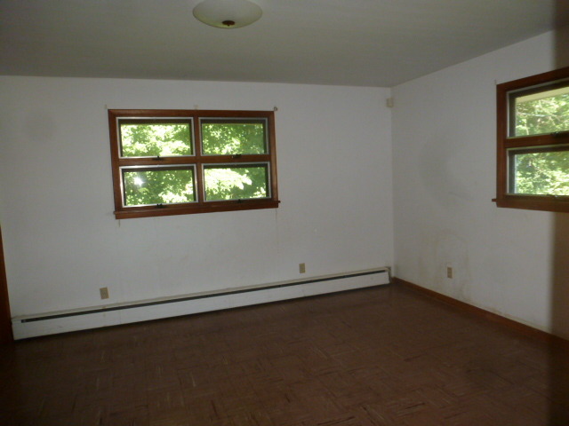 19659 West Manhattan Road Elwood, IL 60421 - Photo 7 of 25 an empty room with a window