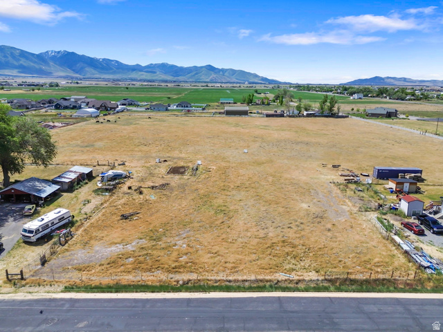 379 West Church Road Erda, UT 84074 - Photo 3 of 4 backdrop
