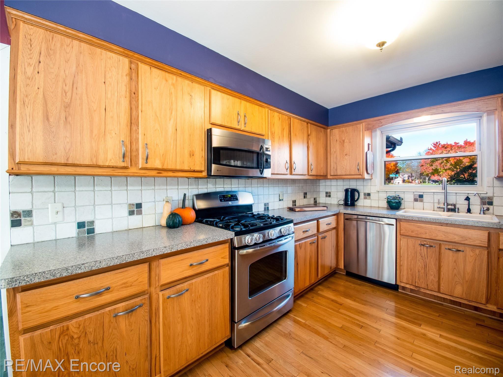 931 Stag Ridge Road Rochester, MI 48309 - Photo 15 of 34 931 Stag Ridge-28.JPG