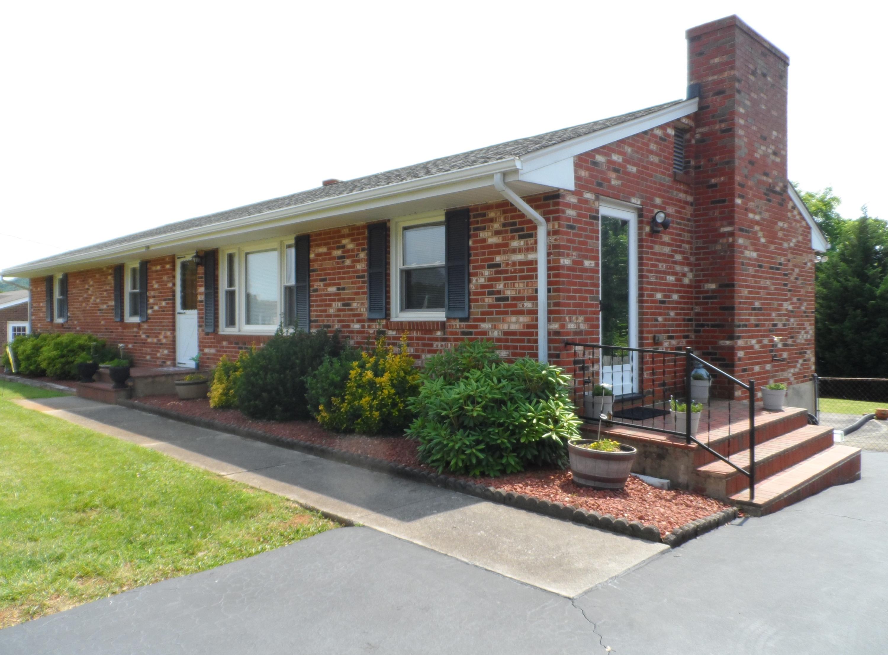 206 Old Brook Road Vinton, VA 24179 - Photo 2 of 24 front2