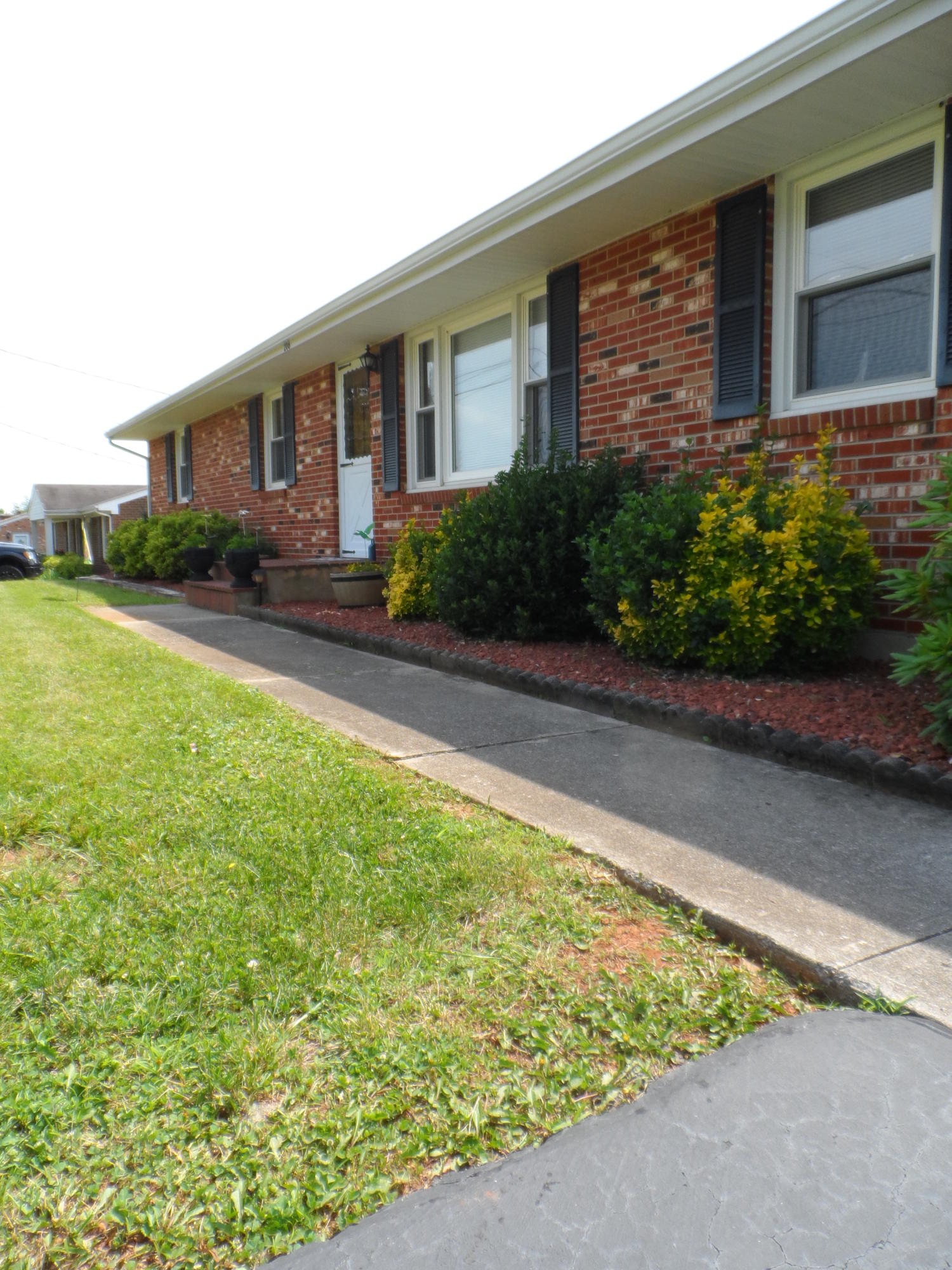 206 Old Brook Road Vinton, VA 24179 - Photo 3 of 24 front entry