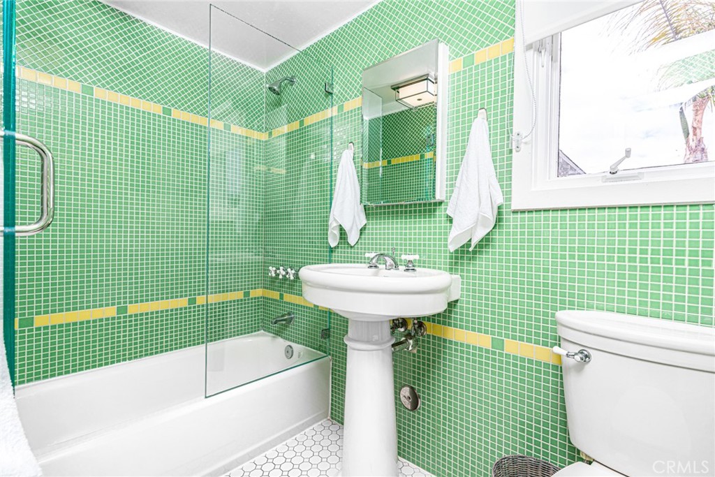 3717 Channel Place Newport Beach, CA 92663 - Photo 15 of 41 a bathroom with a sink a toilet and a bathtub