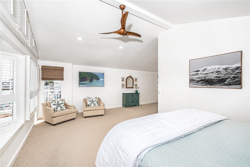 3717 Channel Place Newport Beach, CA 92663 - Photo 28 of 41 a bedroom with a bed and a couch