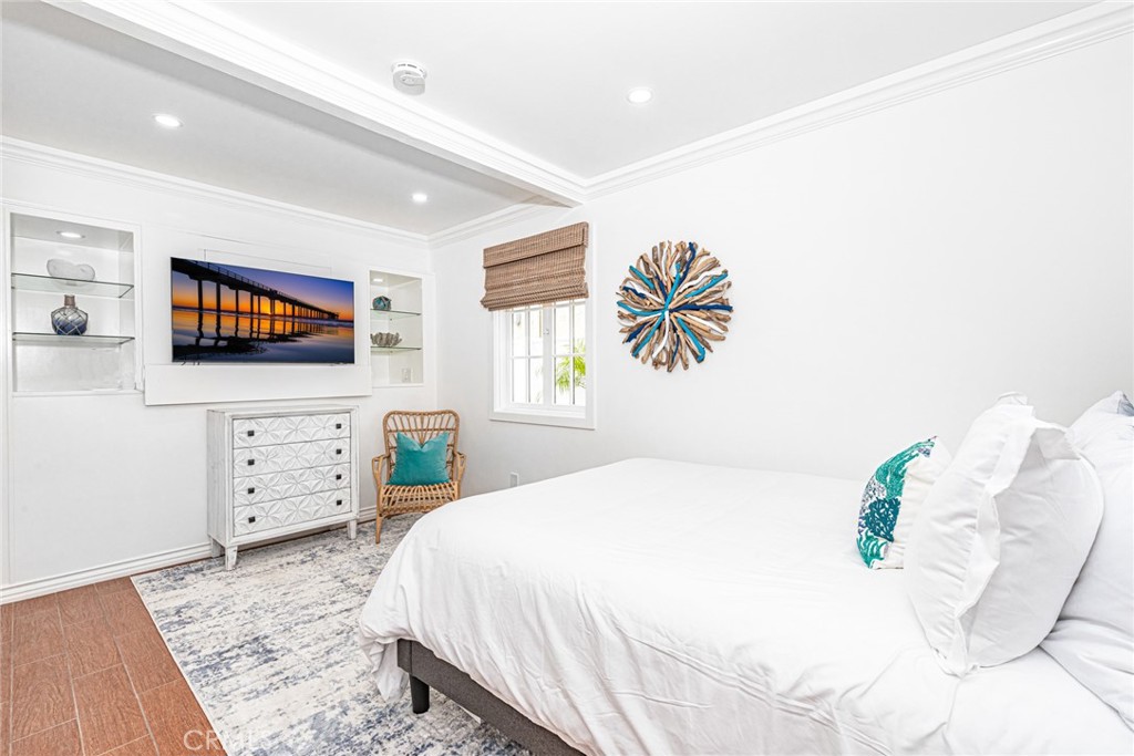 3717 Channel Place Newport Beach, CA 92663 - Photo 31 of 41 a bedroom with a bed and a flat screen tv