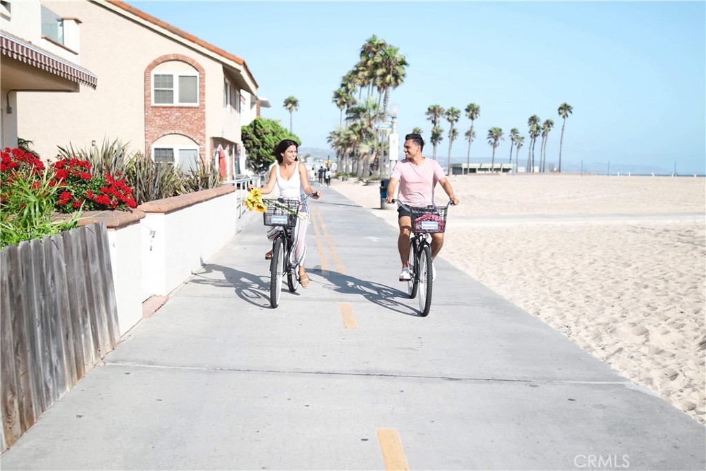 3717 Channel Place Newport Beach, CA 92663 - Photo 35 of 41 a view of a house with backyard