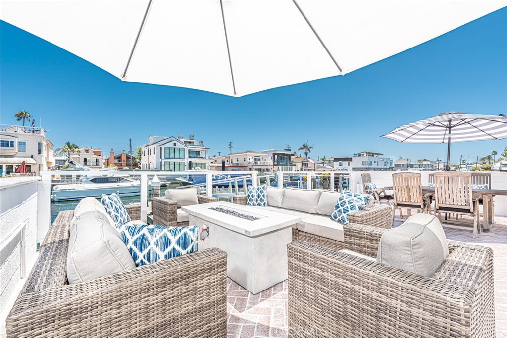 3717 Channel Place Newport Beach, CA 92663 - Photo 4 of 41 a living room with furniture a table and chairs