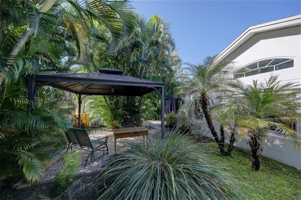 701 Sunset Cove Madeira Beach, FL 33708 - Photo 26 of 30 Patio
