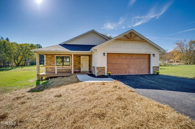 $364,900 | 389 Hampton Street, Mountain City, TN 37683