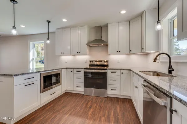 $354,000 | 389 Hampton Street, Mountain City, TN 37683