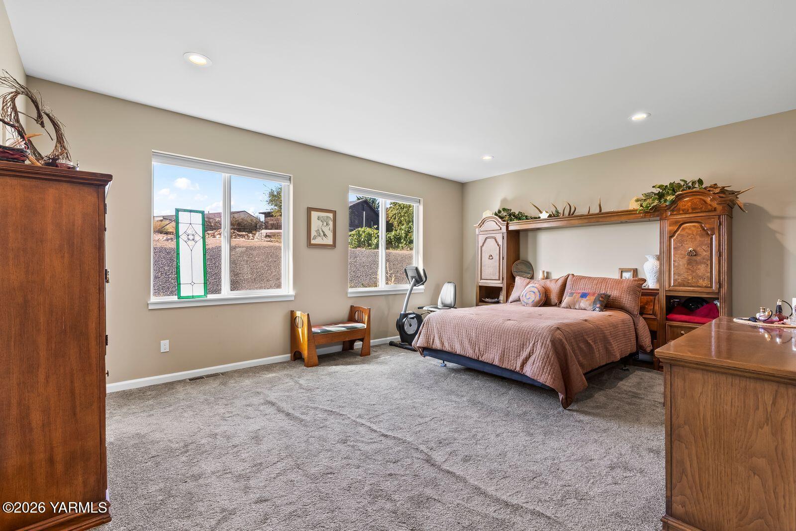 801 Lancaster Road Selah, WA 98942 - Photo 11 of 20 a bedroom with bed and window