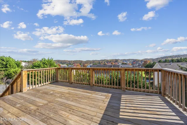 a view of a livingroom with a ceiling fan