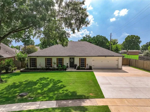 $319,900 | 517 Parklane Drive, Bossier City, LA 71111