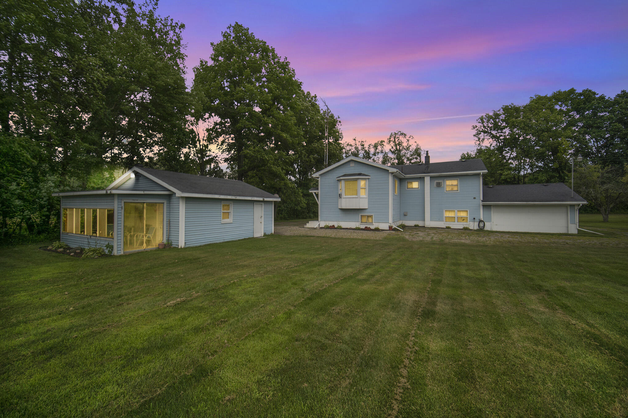 9401 Clinton Road Jackson, MI 49201 - Photo 2 of 28 SBP__98