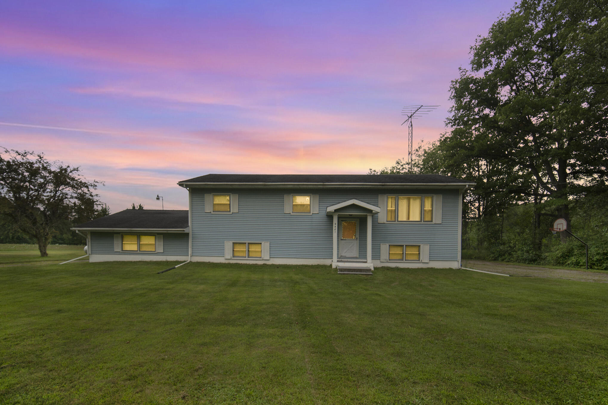 9401 Clinton Road Jackson, MI 49201 - Photo 3 of 28 SBP__100