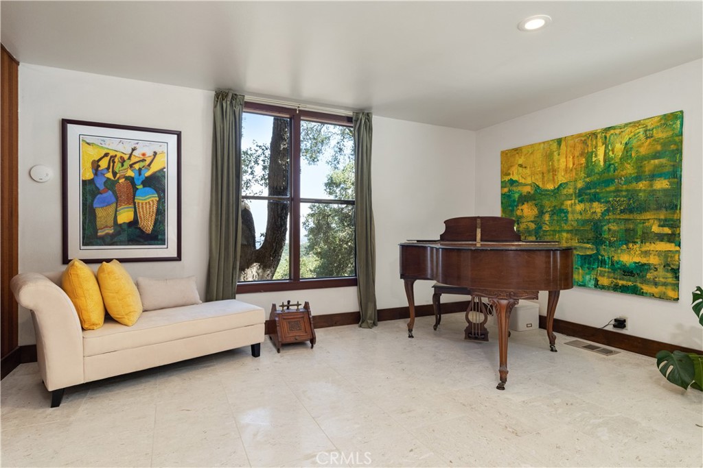 2570 Alturas Road Atascadero, CA 93422 - Photo 36 of 64 Primary bedroom sitting area