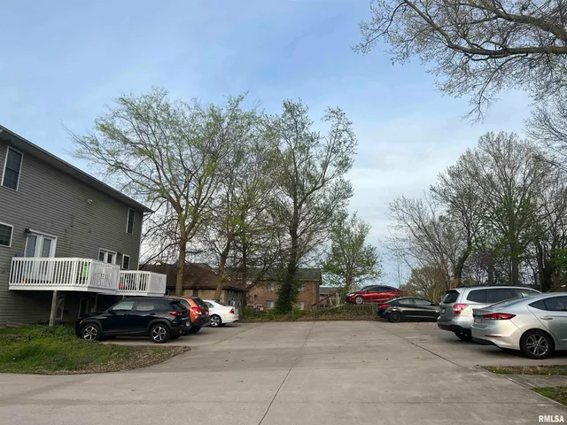 $649,000 | 305 East Mill Street, Carbondale, IL 62901