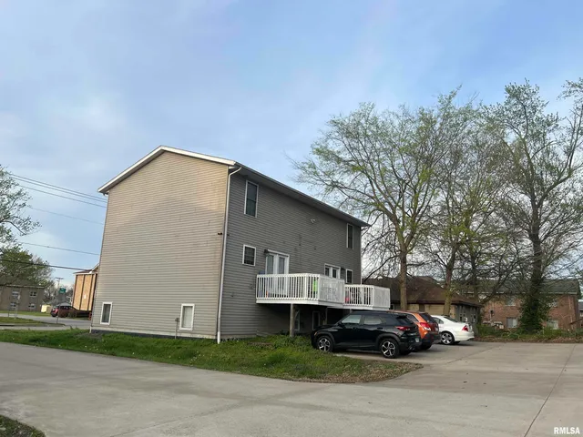 $649,000 | 305 East Mill Street, Carbondale, IL 62901