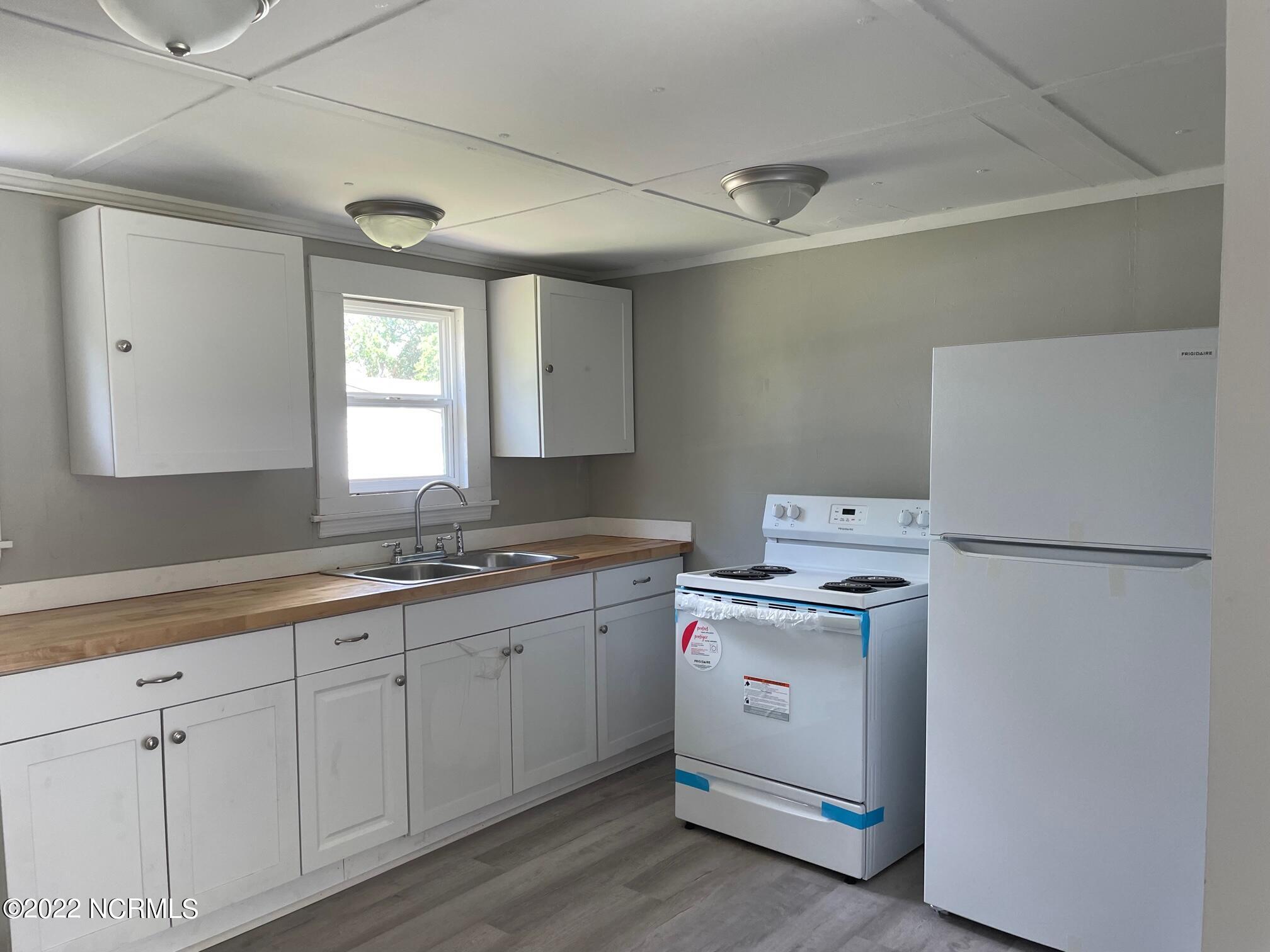 156 Core Sound Loop Road Atlantic, NC 28511 - Photo 10 of 17 Kitchen
