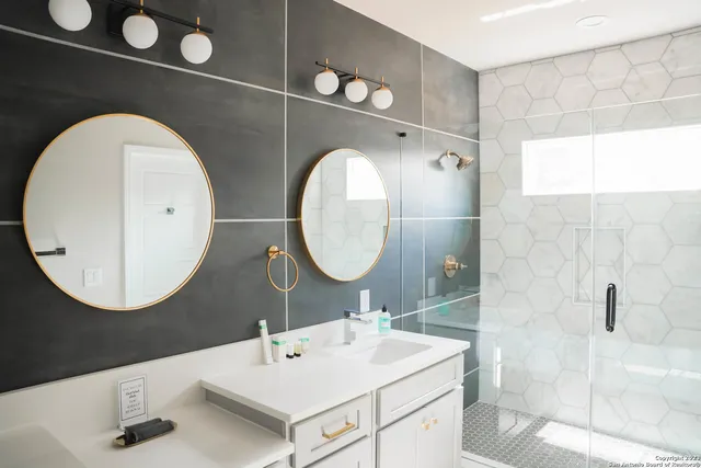 $5,500 | 1215 Lamar Street, San Antonio, TX 78202