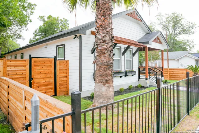 $5,500 | 1215 Lamar Street, San Antonio, TX 78202