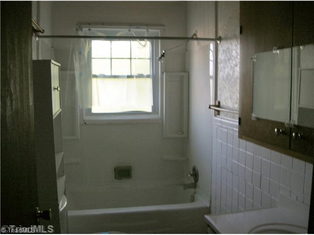 6705 Monnett Road Climax, NC 27233 - Photo 11 of 16 Bath.