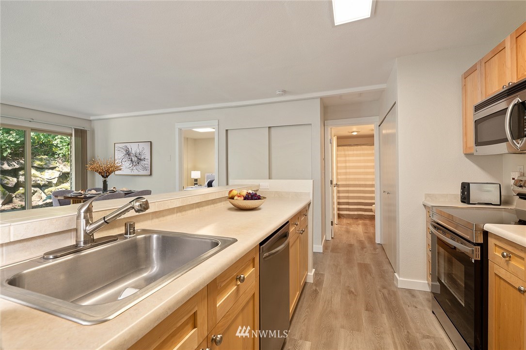 9805 Avondale Road Northeast, Unit K 135 Redmond, WA 98052 - Photo 7 of 11 Gallery Image 7