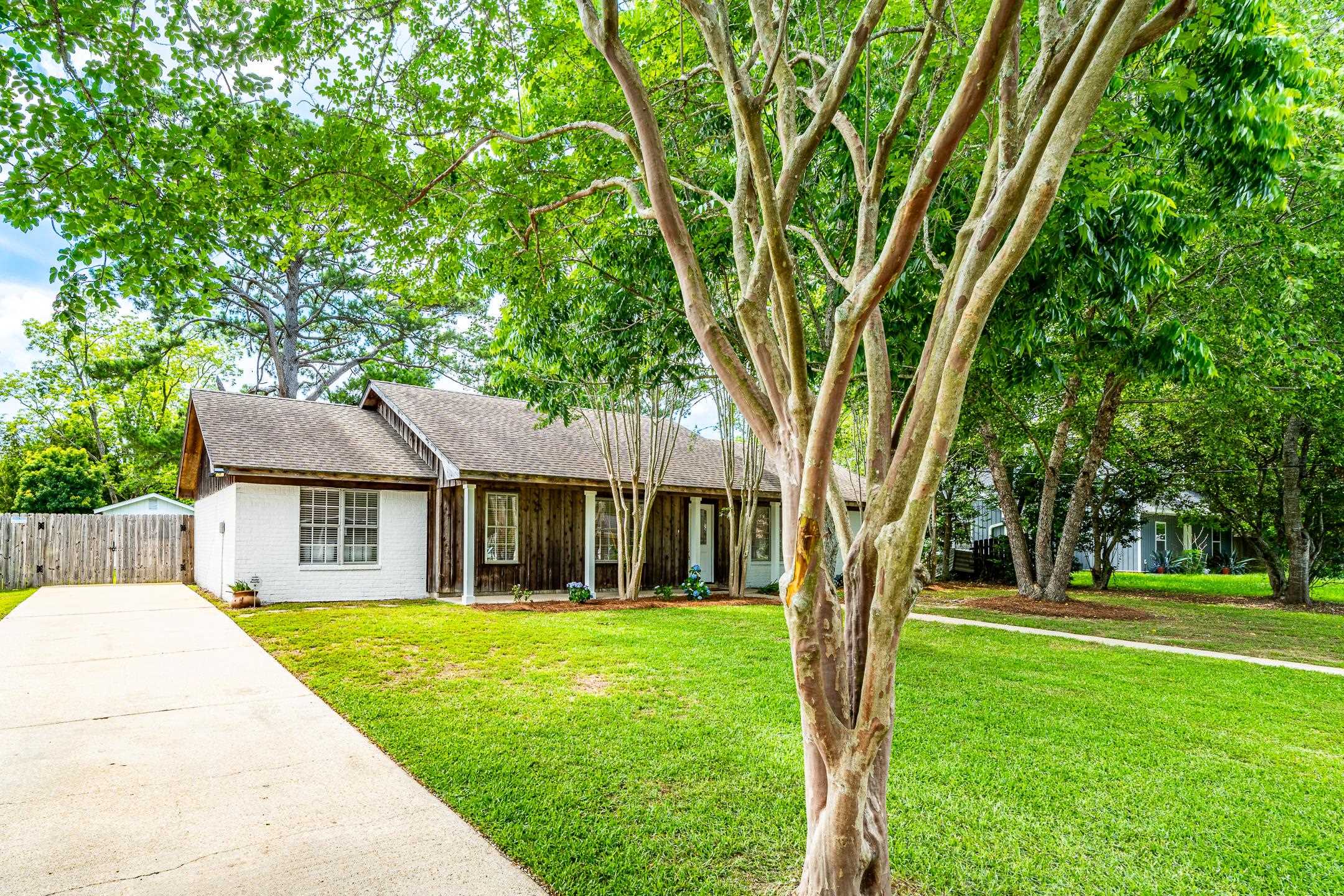 209 Lee Street Fairhope, AL 36532 - Photo 2 of 26