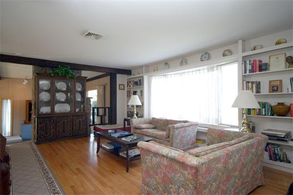4 Norwich Road Norwood, MA 02062 - Photo 3 of 20 Gallery Image 3