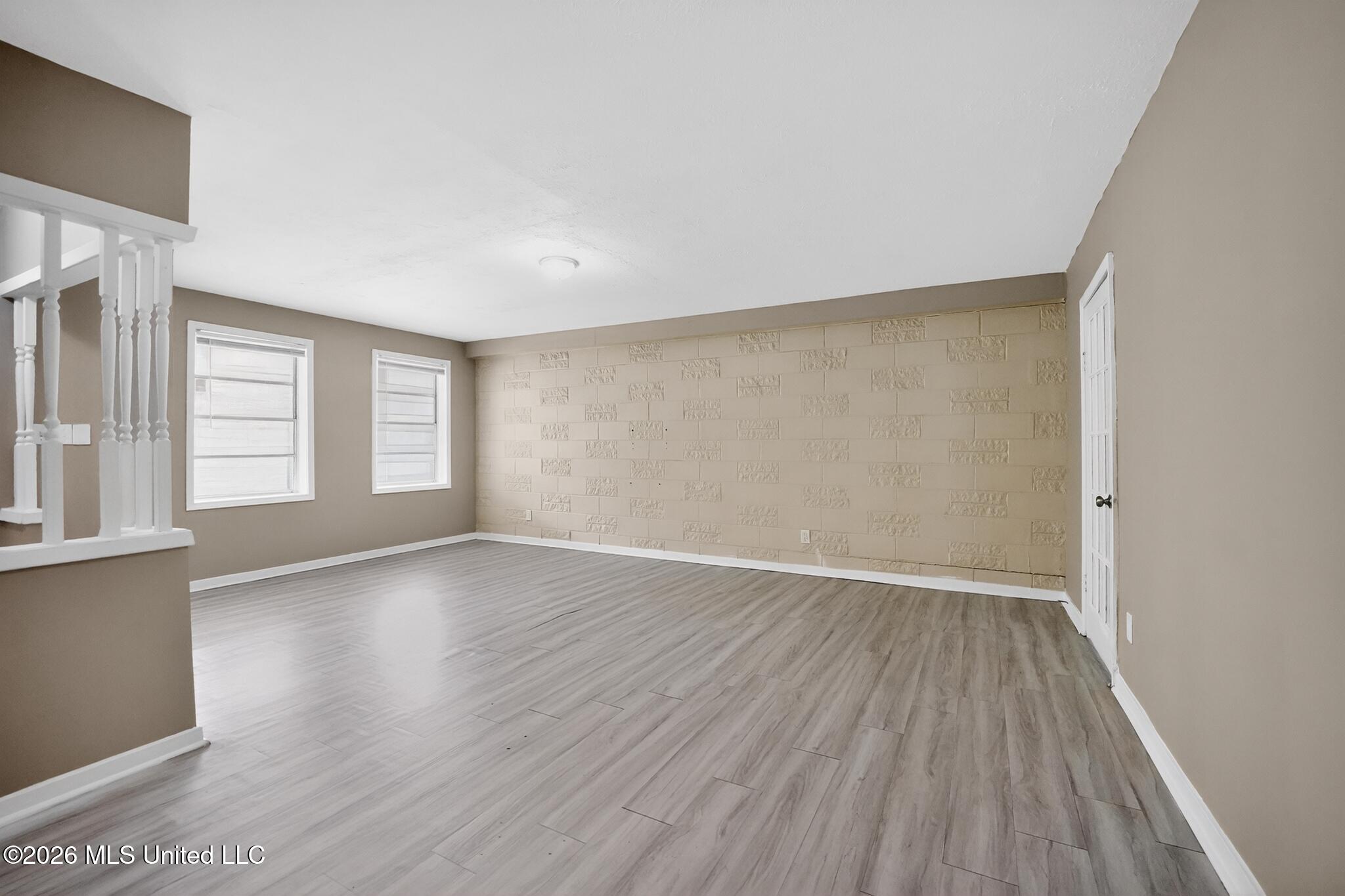 1523 Winchester Street Jackson, MS 39211 - Photo 15 of 34 15_1523_Winchester_St-Living_room-6758