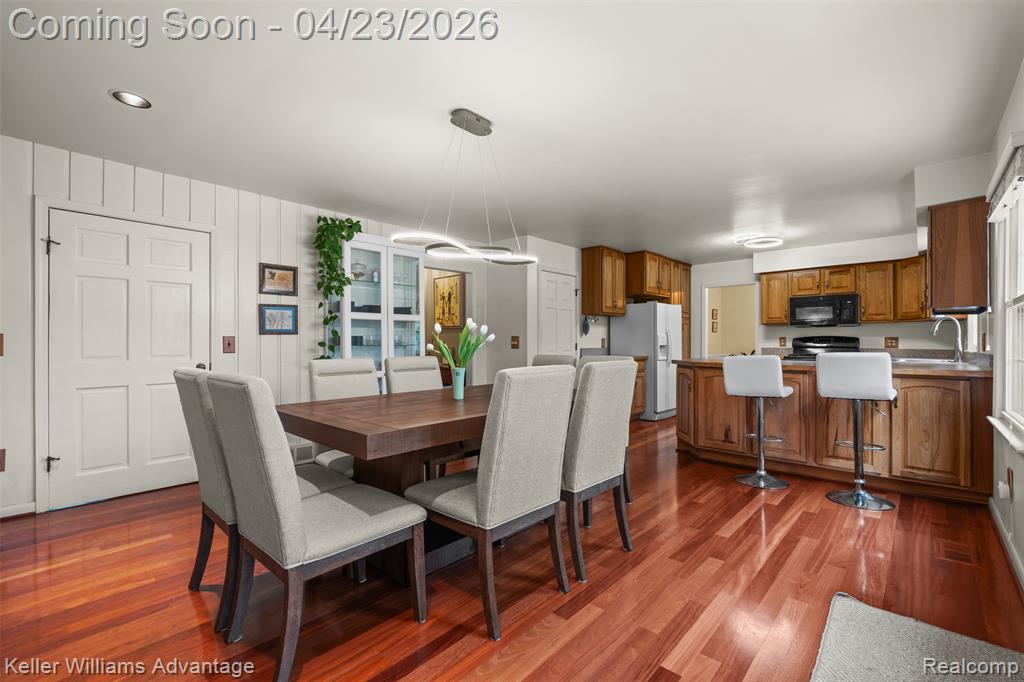 348 Willow Tree Lane Rochester, MI 48306 - Photo 15 of 56