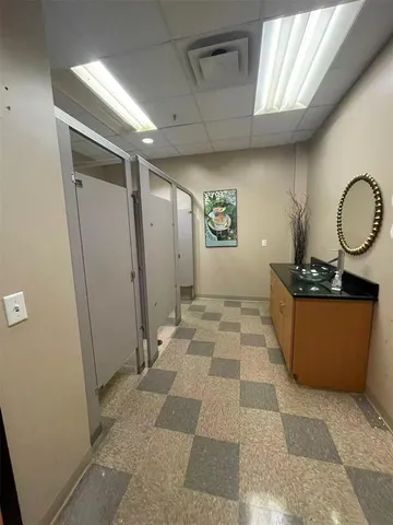 $18 | 7075 Kingspointe Parkway, Unit 9, Orlando, FL 32819