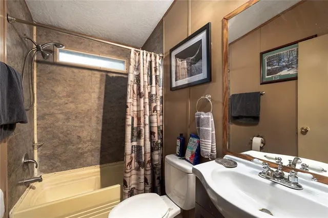 $245,000 | 565 Southeast 1131 Road, Osceola, MO 64776