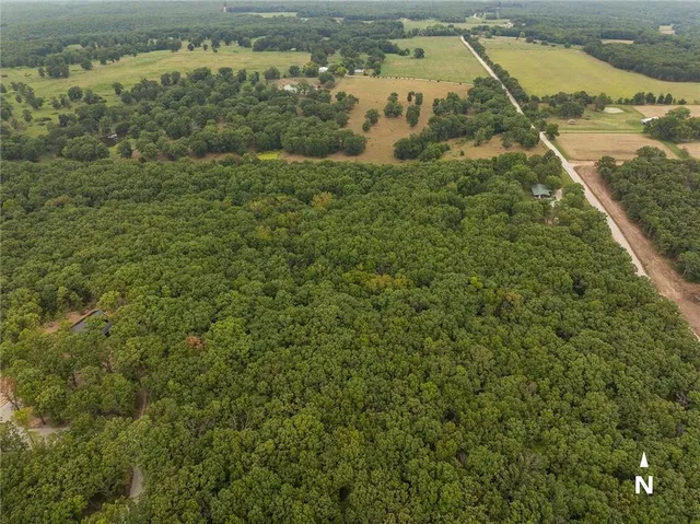 $245,000 | 565 Southeast 1131 Road, Osceola, MO 64776