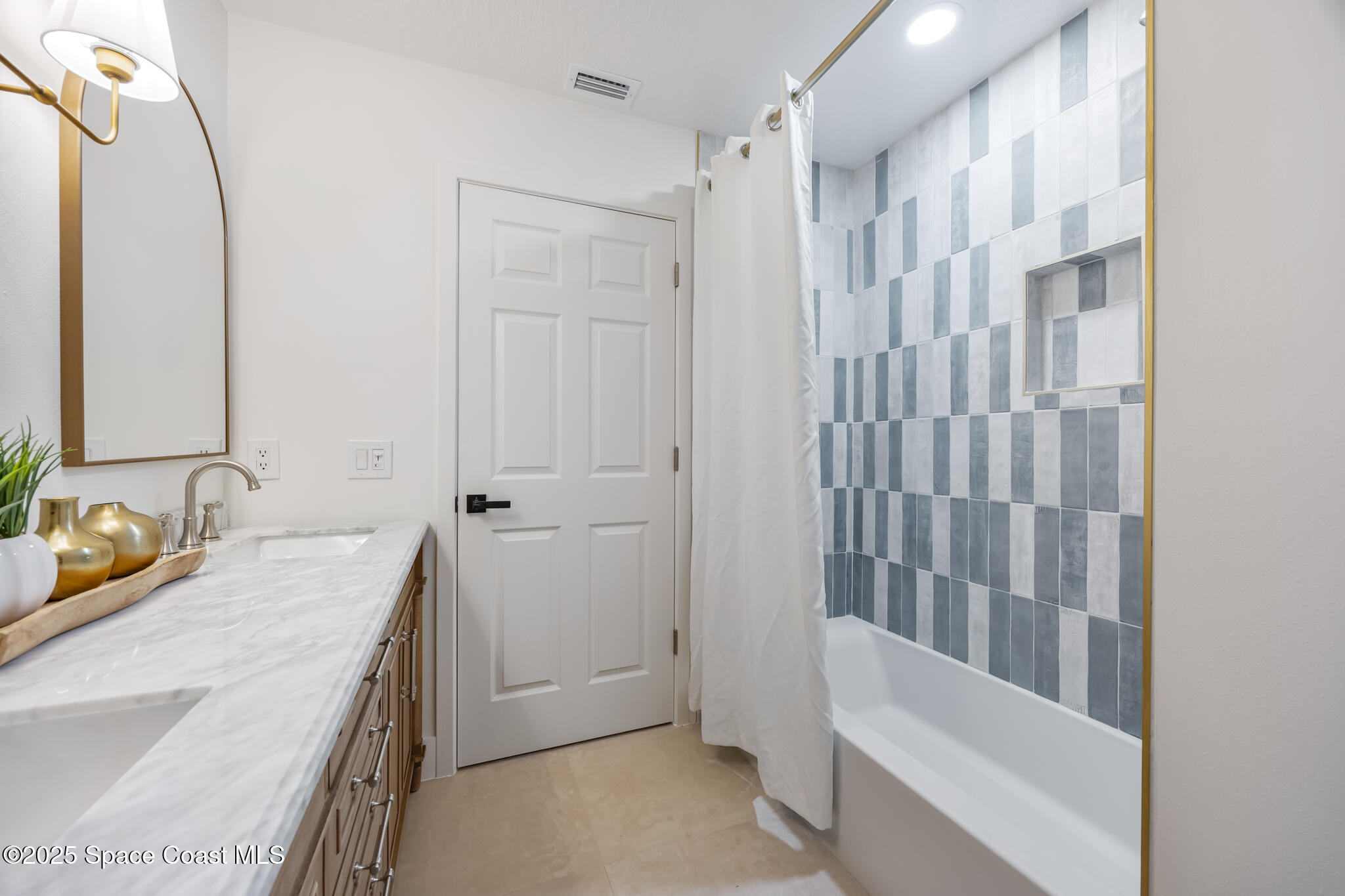 4737 Canard Road Melbourne, FL 32934 - Photo 29 of 35 a bathroom with a tub sink and mirror