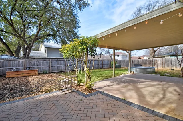 a view of a backyard with fence