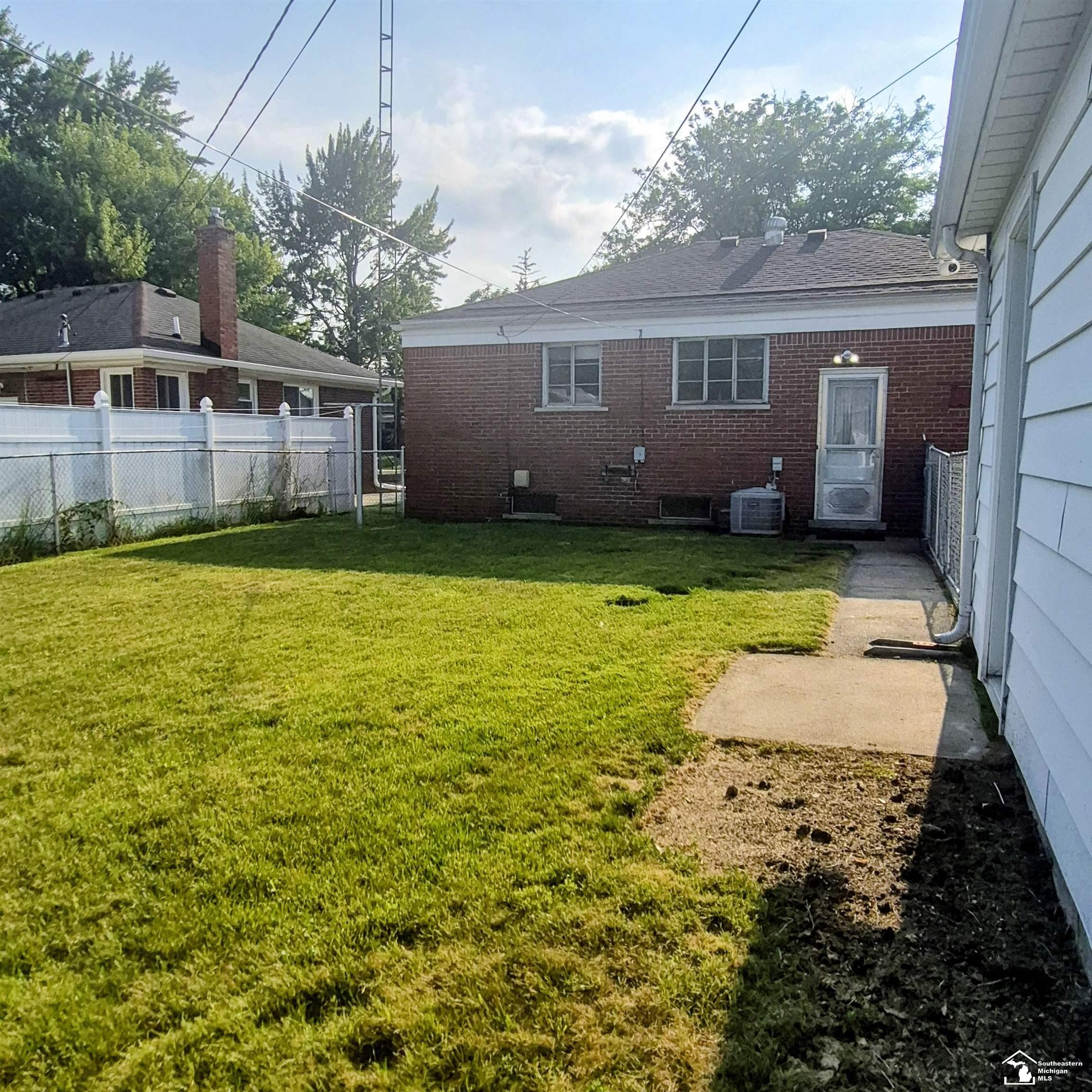 2579 Grange Road Trenton, MI 48183 - Photo 4 of 19