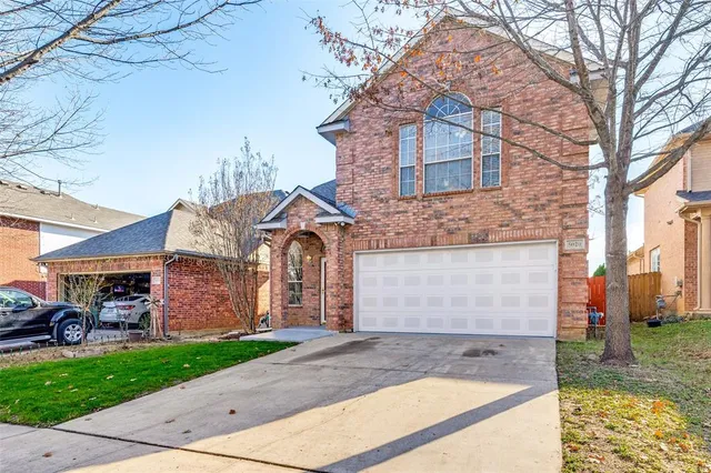 $2,100 | 5020 Glenscape Trail, Fort Worth, TX 76137