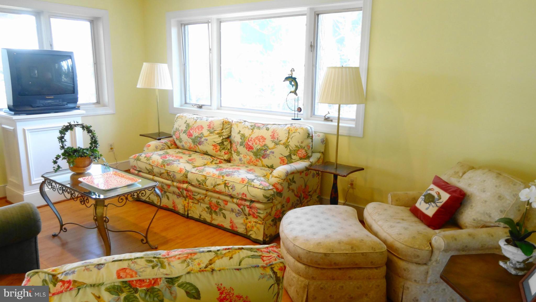 121 Edgehill Road Annapolis, MD 21405 - Photo 19 of 30 Family Room