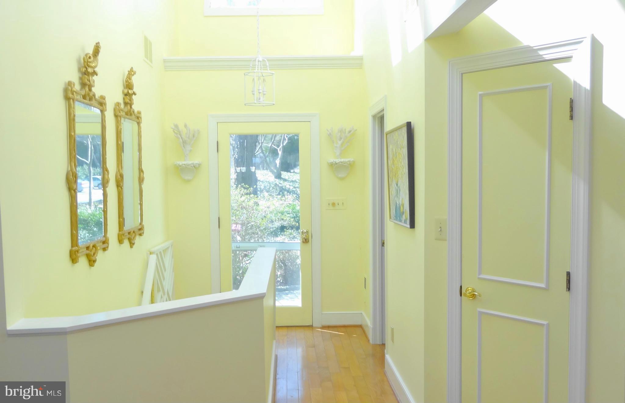 121 Edgehill Road Annapolis, MD 21405 - Photo 3 of 30 Foyer