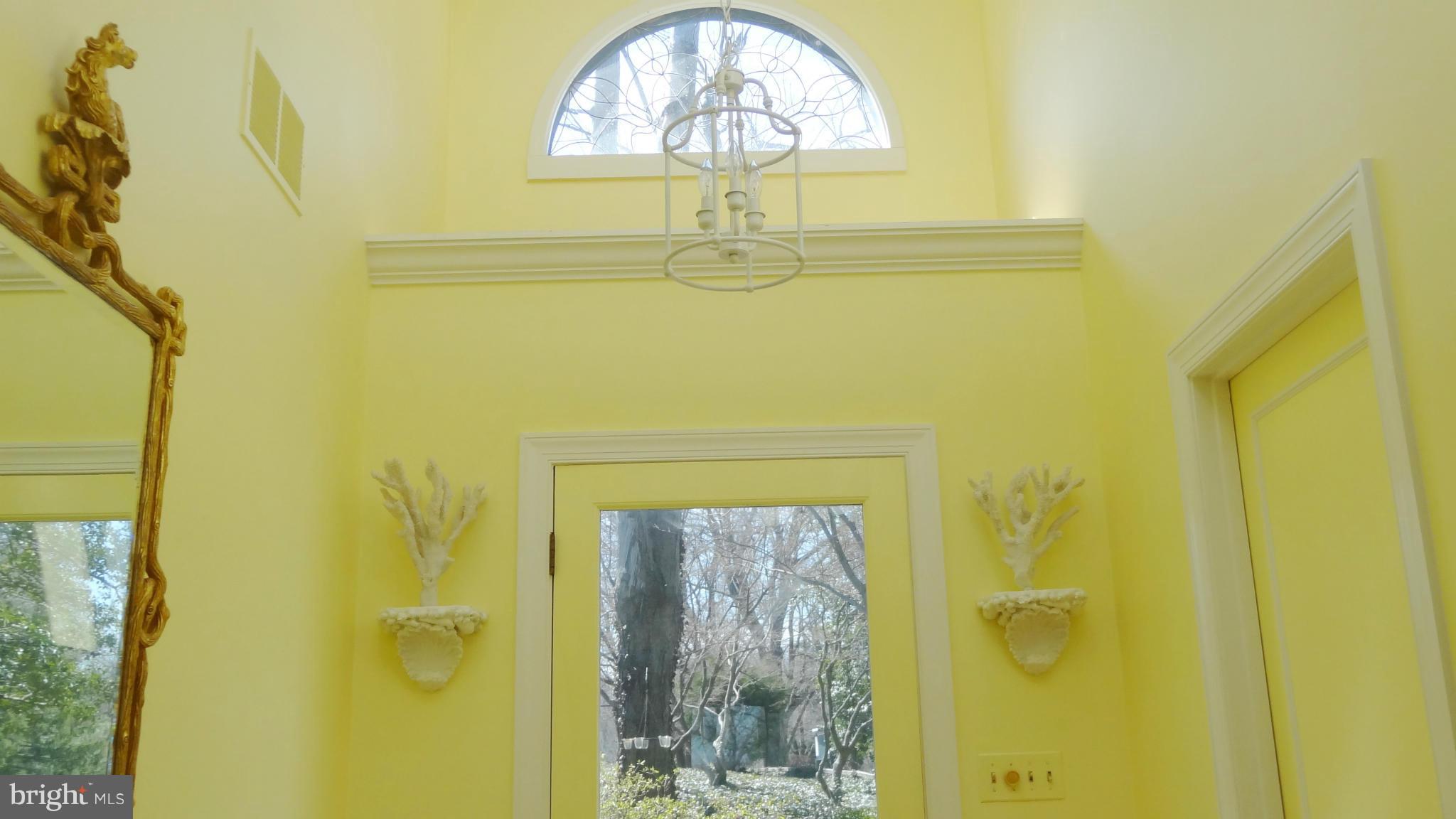 121 Edgehill Road Annapolis, MD 21405 - Photo 4 of 30 Foyer