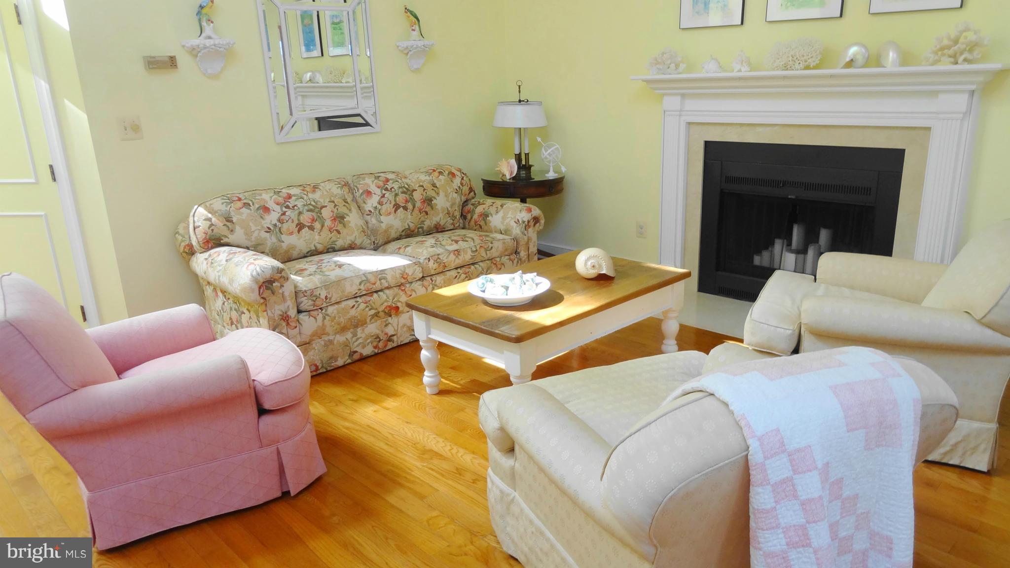 121 Edgehill Road Annapolis, MD 21405 - Photo 6 of 30 Living Room